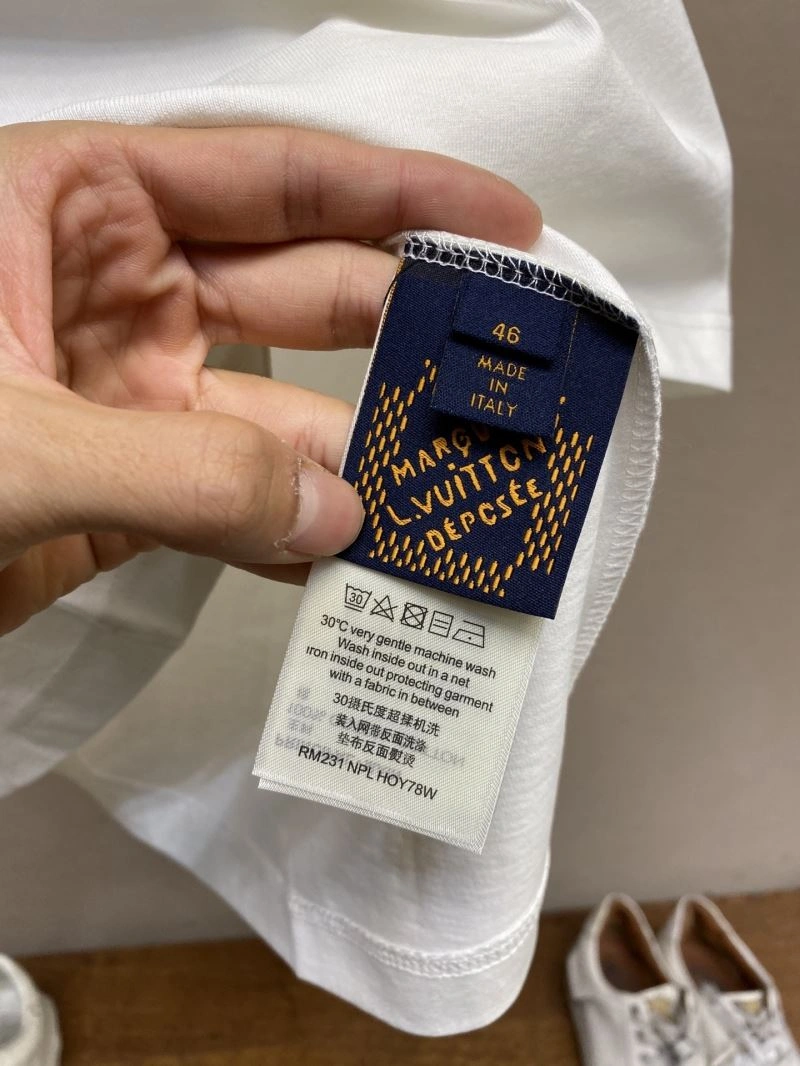 Snug Louis Vuitton T-Shirts 134344