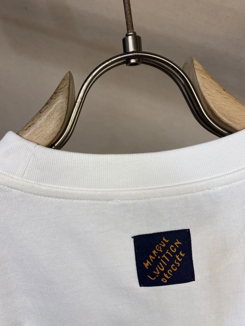 Snug Louis Vuitton T-Shirts 134344