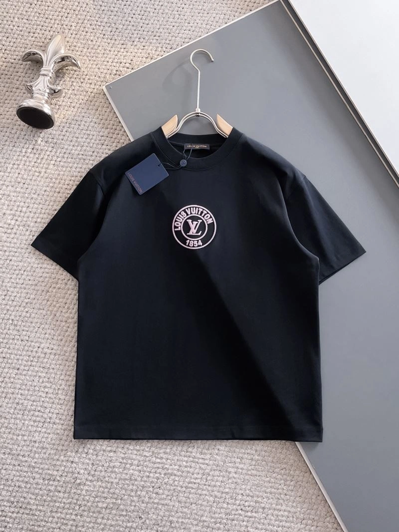 Sporty Louis Vuitton T-Shirts 134341