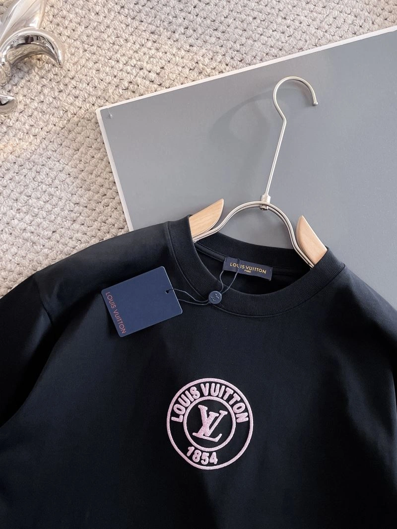 Sporty Louis Vuitton T-Shirts 134341