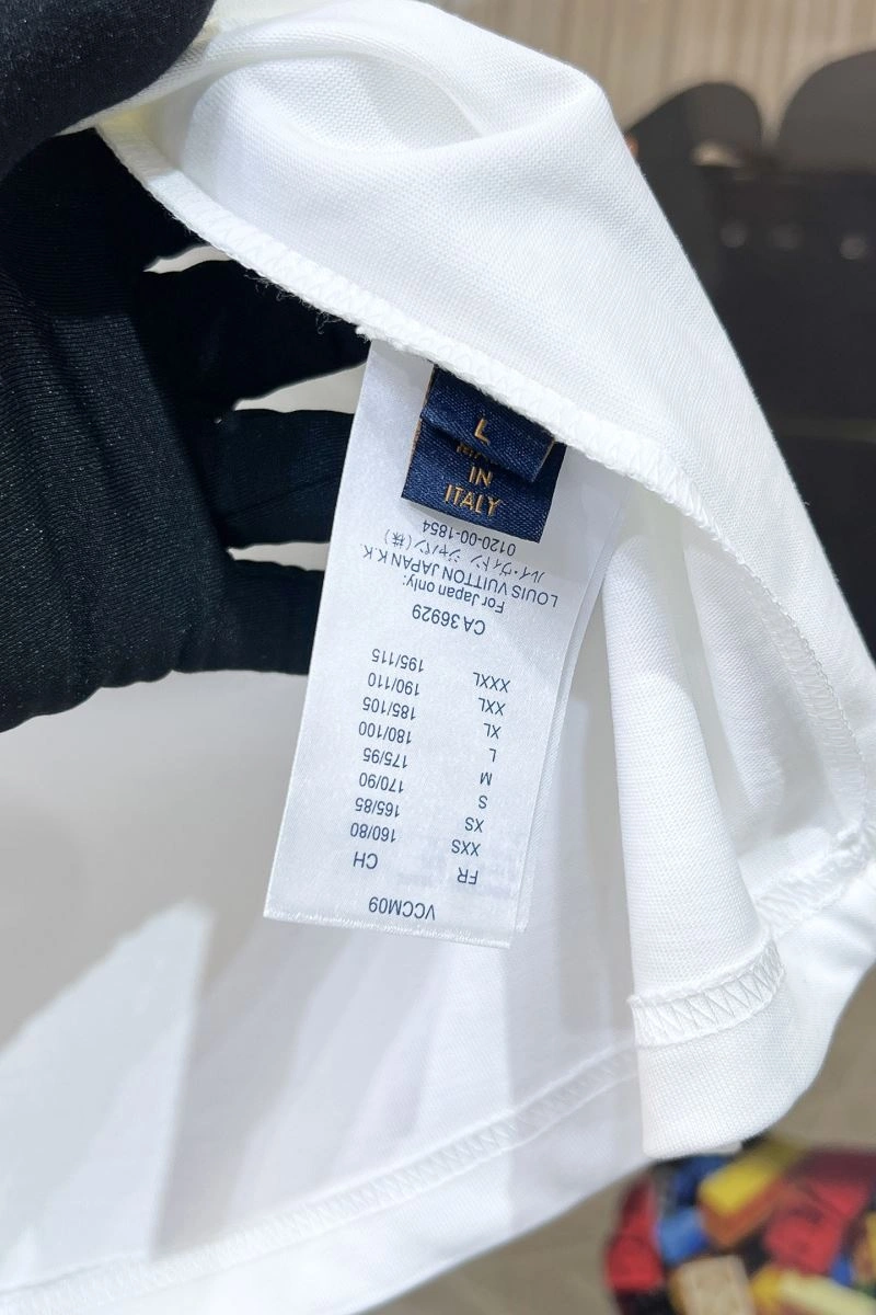 Louis Vuitton T-Shirts Sleek 134336