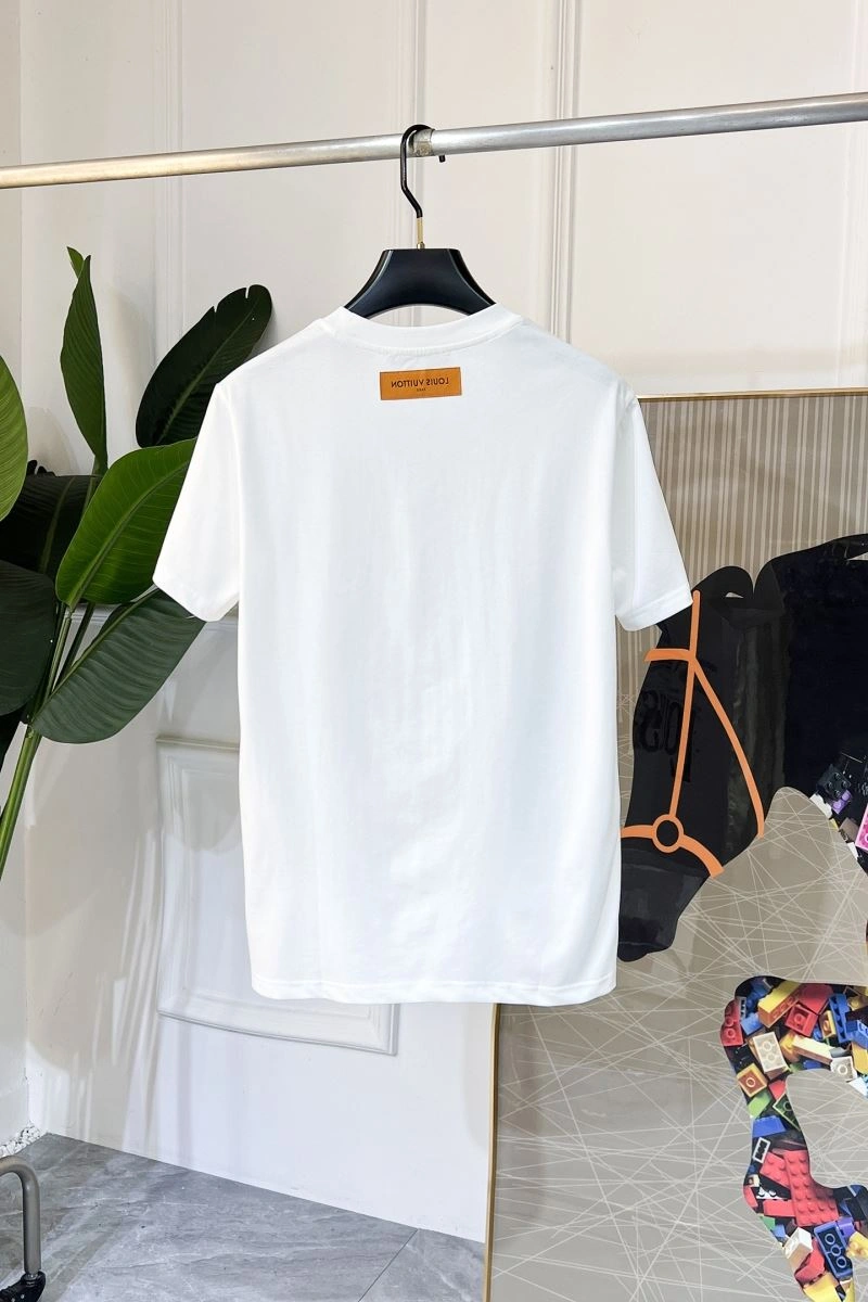 Louis Vuitton T-Shirts Sleek 134336