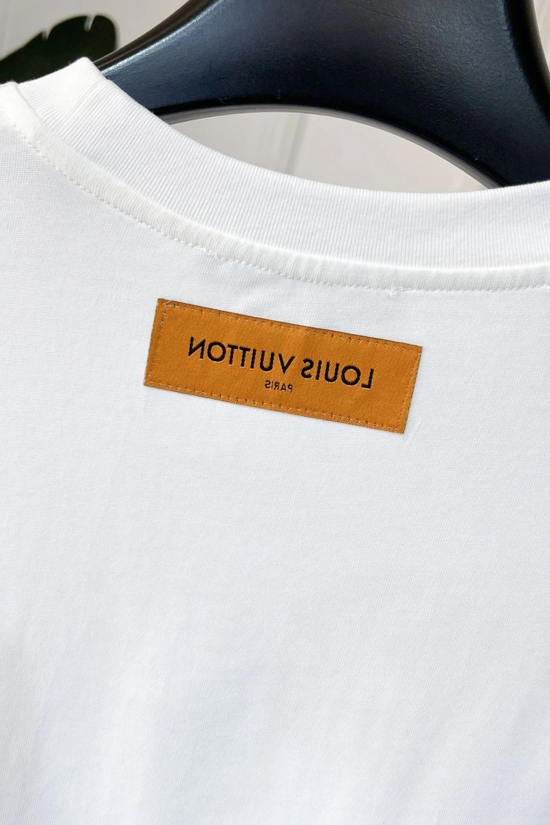 Louis Vuitton T-Shirts Sleek 134336