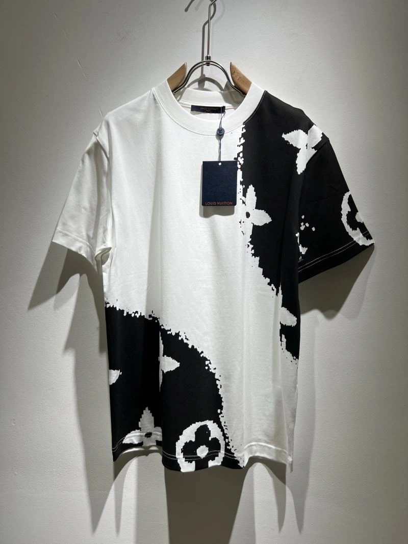 Vibrant Louis Vuitton T-Shirts 134333