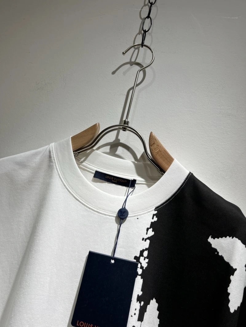 Vibrant Louis Vuitton T-Shirts 134333