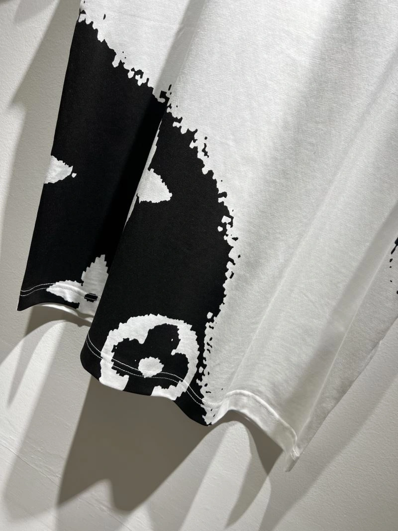 Vibrant Louis Vuitton T-Shirts 134333