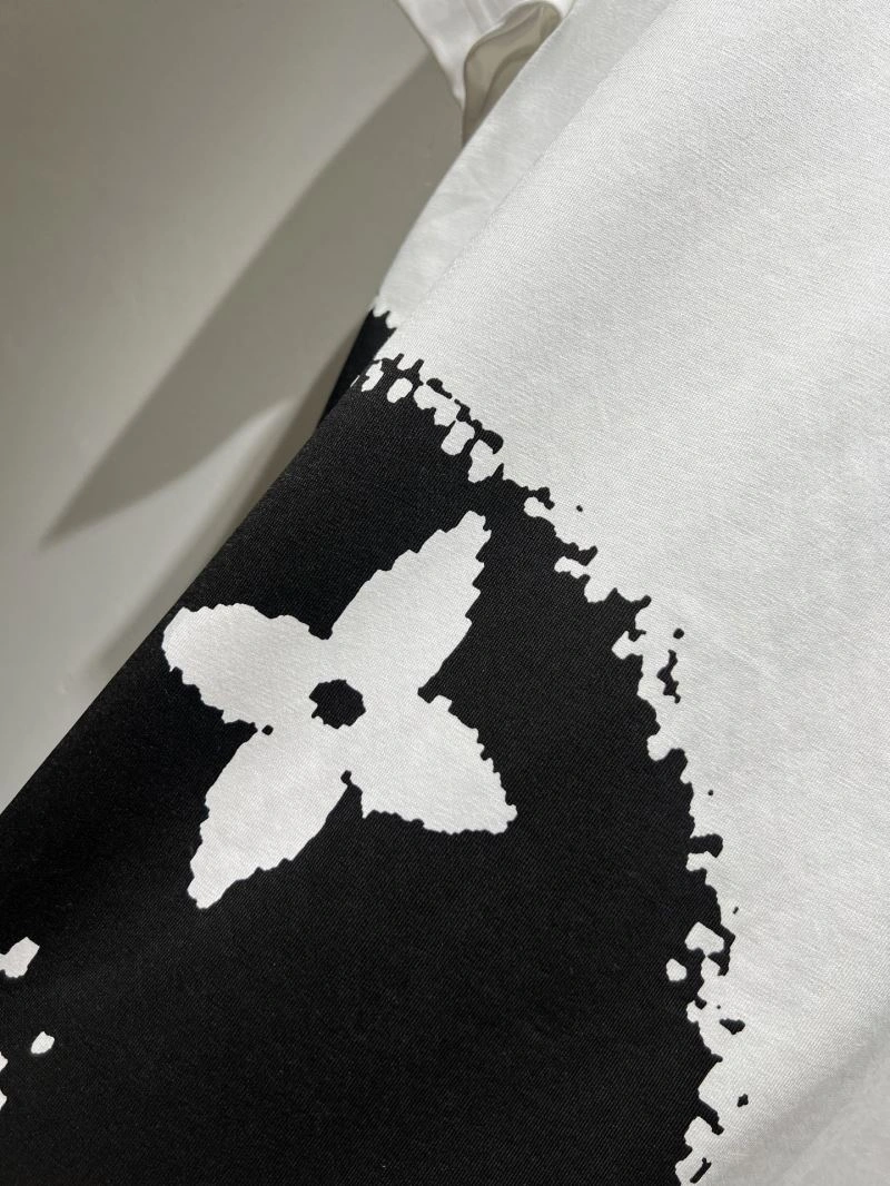Vibrant Louis Vuitton T-Shirts 134333