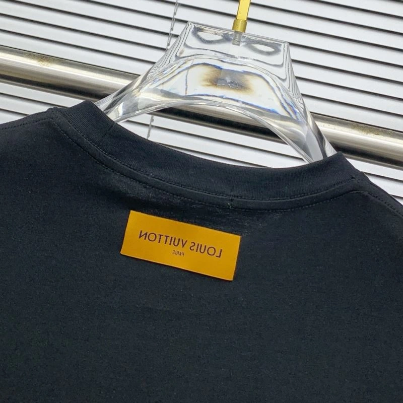 Vibrant Louis Vuitton T-Shirts 134332