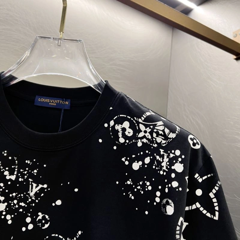 Vibrant Louis Vuitton T-Shirts 134321
