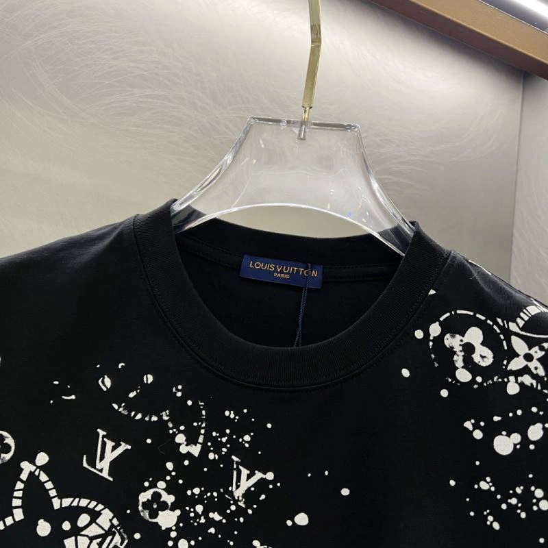 Vibrant Louis Vuitton T-Shirts 134321