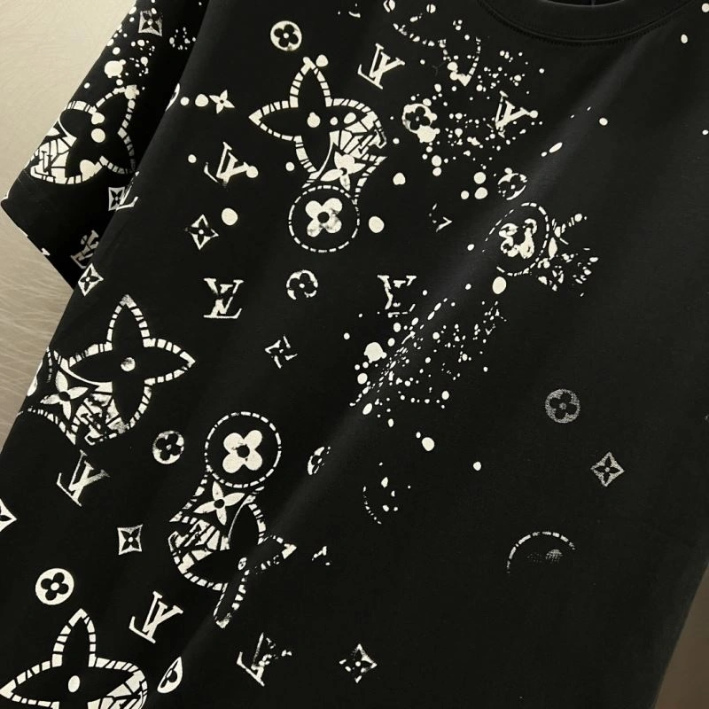 Vibrant Louis Vuitton T-Shirts 134321