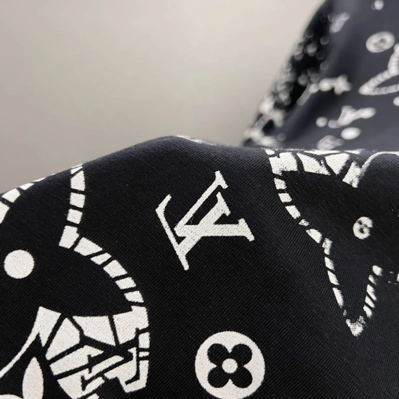 Vibrant Louis Vuitton T-Shirts 134321