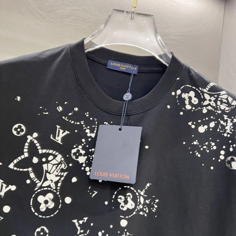 Vibrant Louis Vuitton T-Shirts 134321