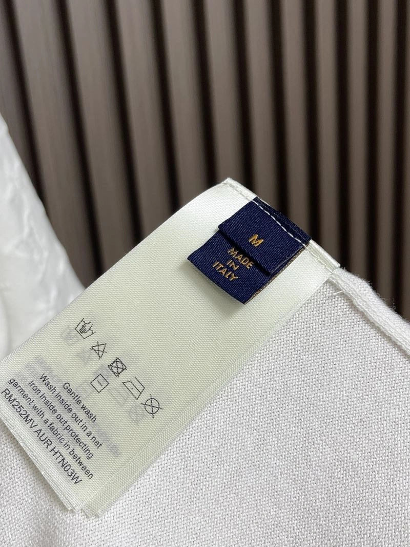 Louis Vuitton T-Shirts Snug 134301