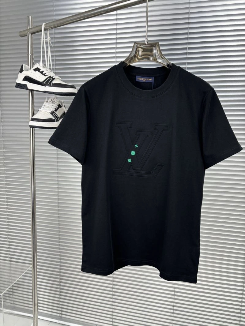 Louis Vuitton T-Shirts Minimalist 134275