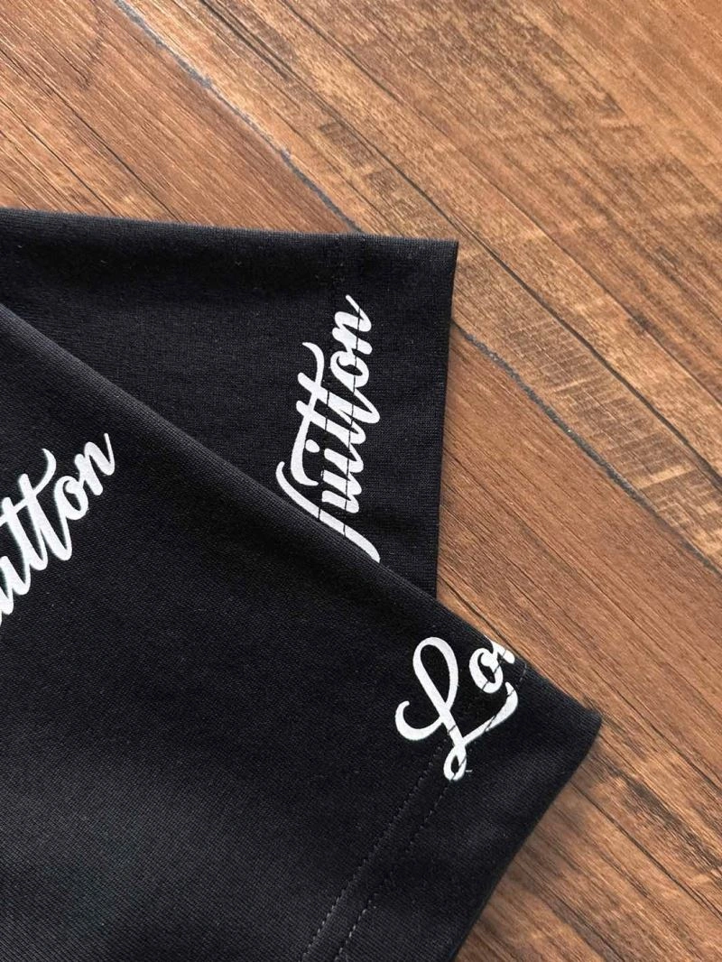 Minimalist Louis Vuitton T-Shirts 134256