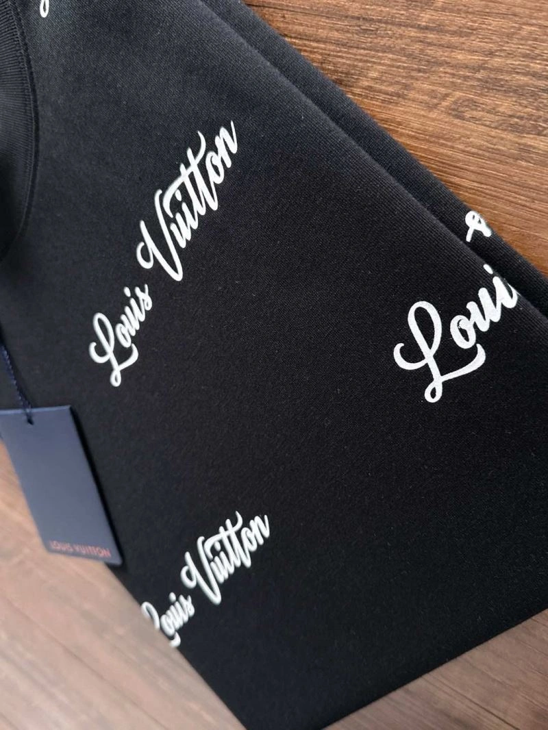 Minimalist Louis Vuitton T-Shirts 134256
