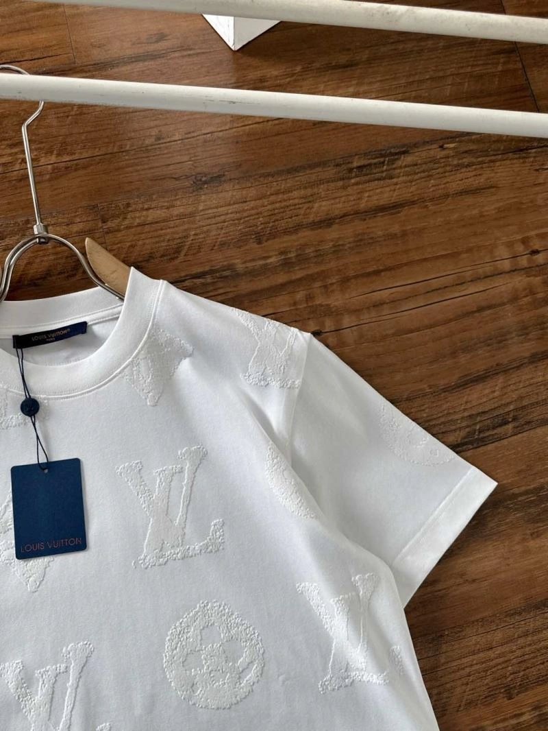 Louis Vuitton T-Shirts Breathable 134250
