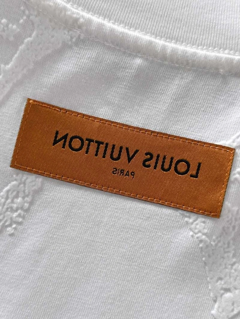 Louis Vuitton T-Shirts Breathable 134250