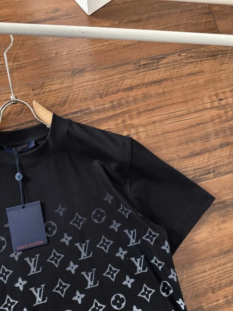 Louis Vuitton T-Shirts Snug 134279
