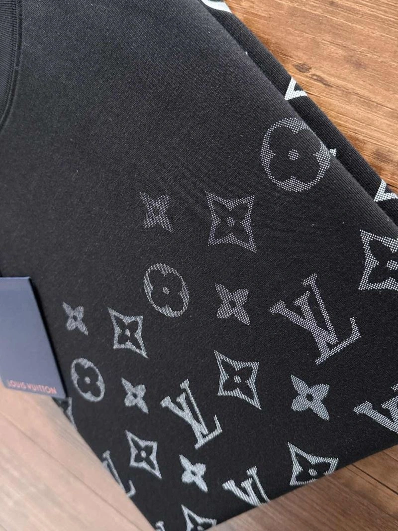 Louis Vuitton T-Shirts Snug 134279