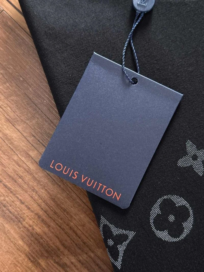 Louis Vuitton T-Shirts Snug 134279