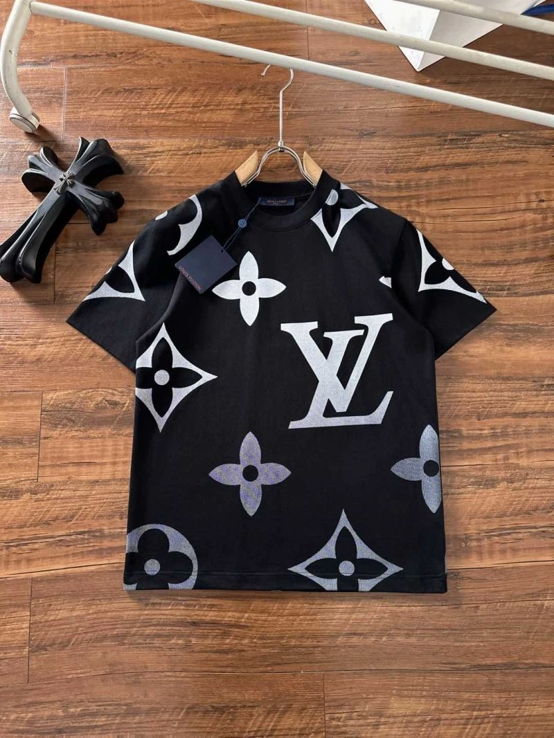 Louis Vuitton T-Shirts UrbanChic 134257