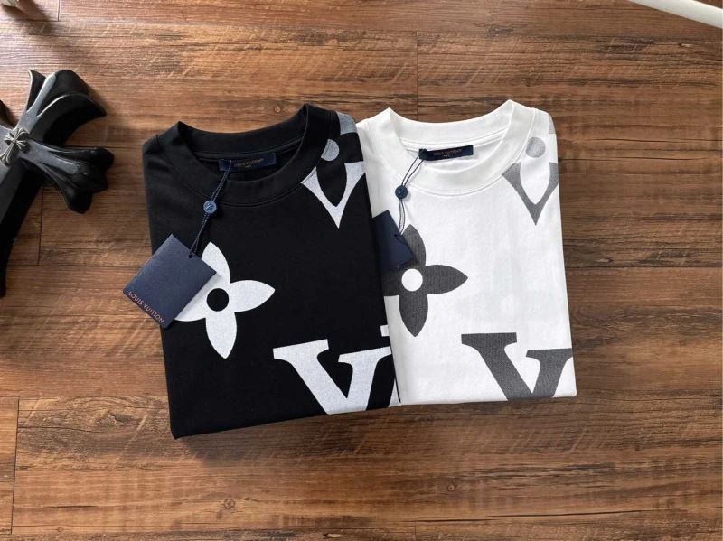 Louis Vuitton T-Shirts UrbanChic 134257