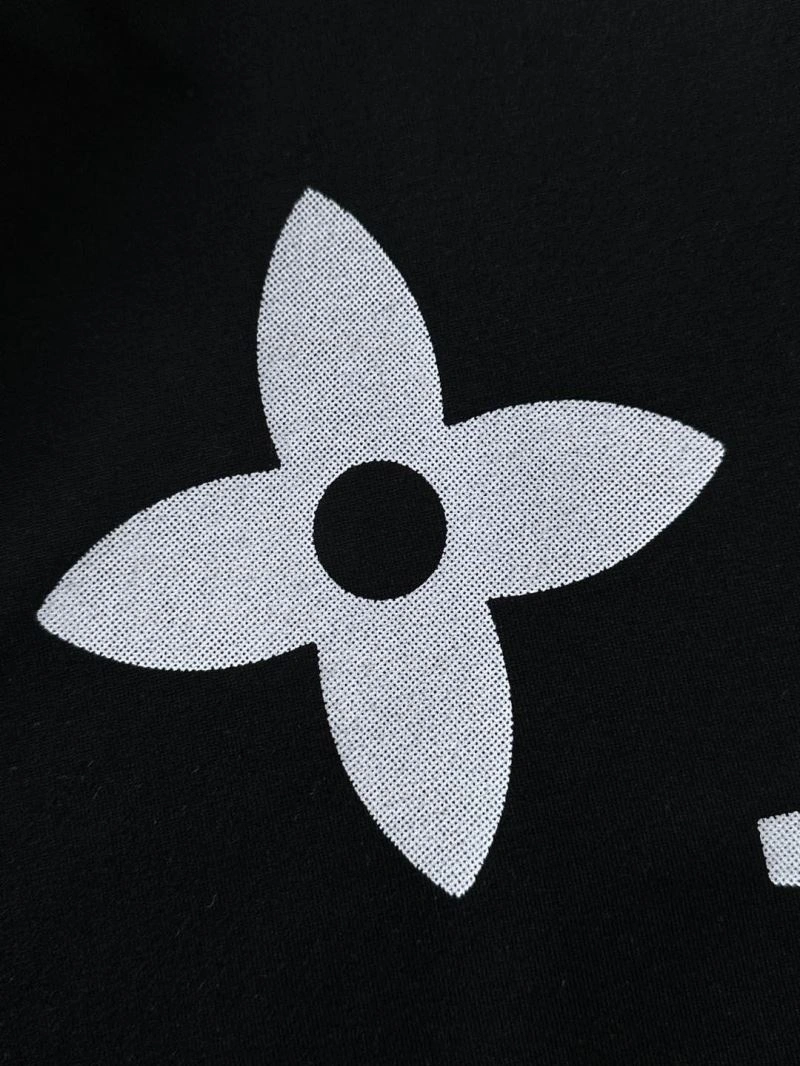 Louis Vuitton T-Shirts UrbanChic 134257
