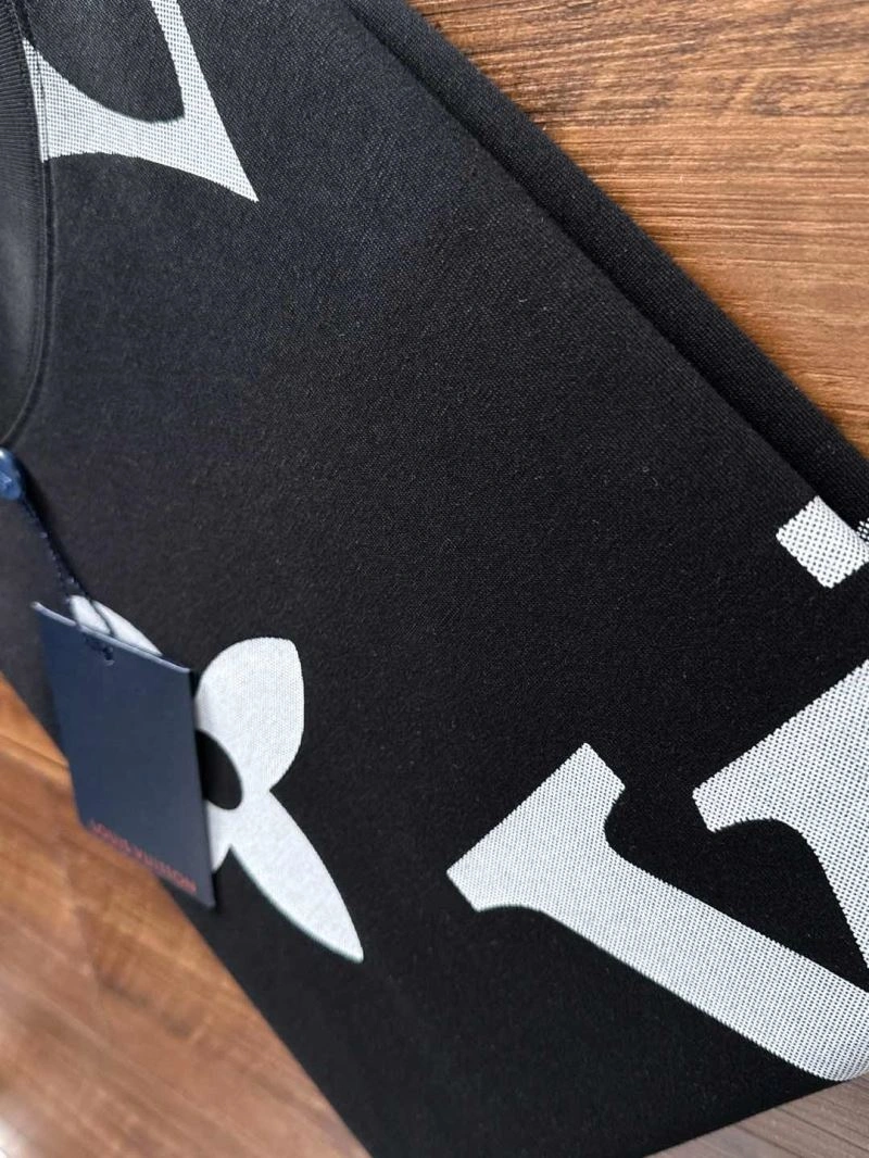 Louis Vuitton T-Shirts UrbanChic 134257