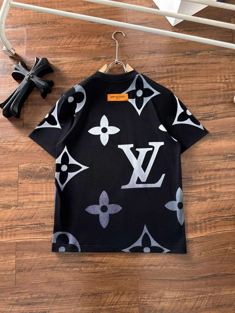 Louis Vuitton T-Shirts UrbanChic 134257