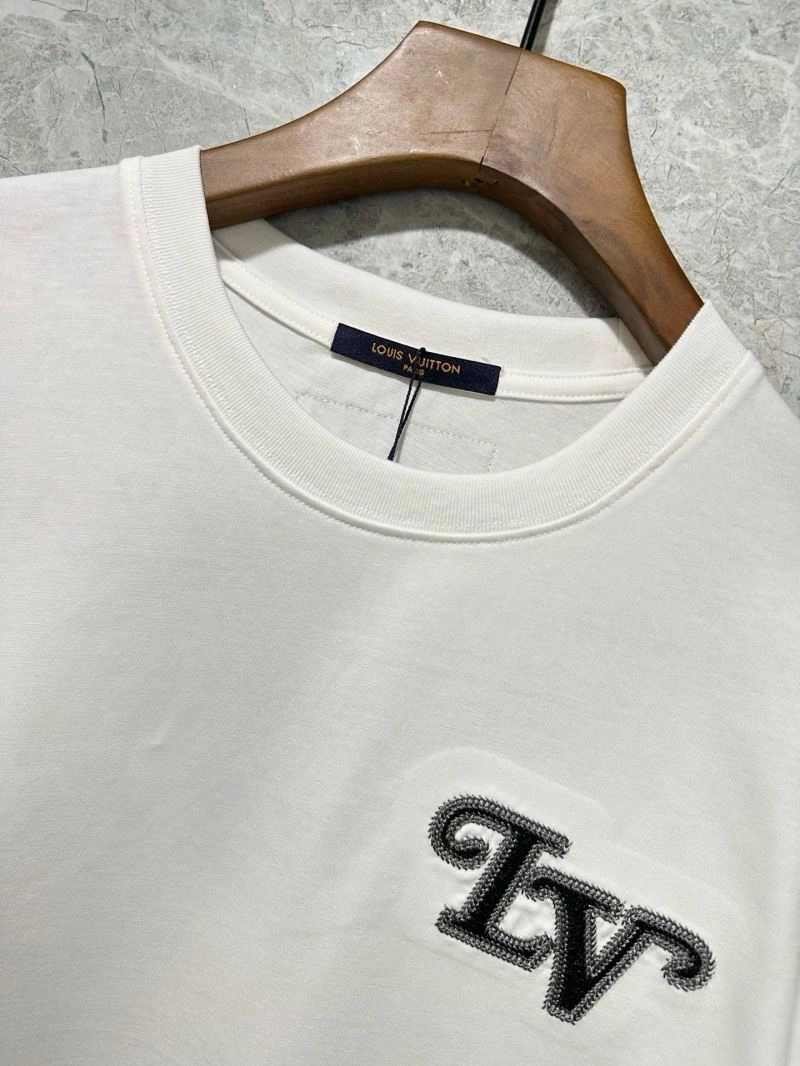 Sporty Louis Vuitton T-Shirts 134241