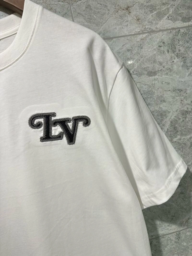Sporty Louis Vuitton T-Shirts 134241
