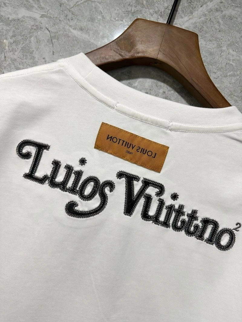 Sporty Louis Vuitton T-Shirts 134241