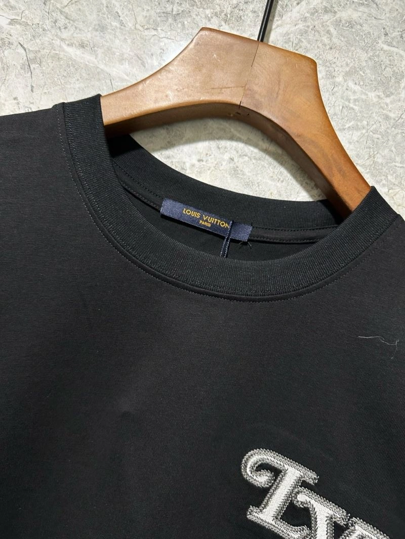 Sporty Louis Vuitton T-Shirts 134241