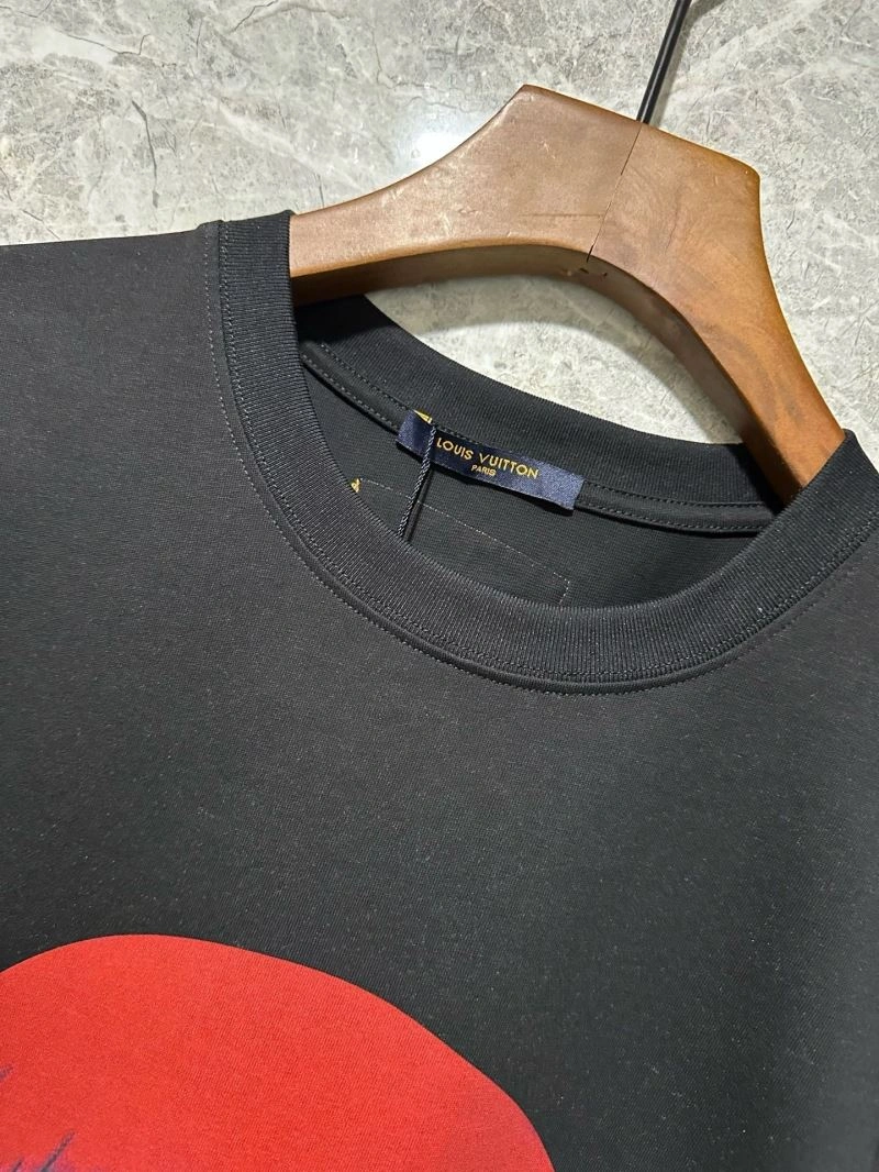 Modern Louis Vuitton T-Shirts 134237
