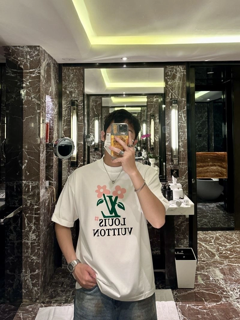 Louis Vuitton T-Shirts Efficient 134217