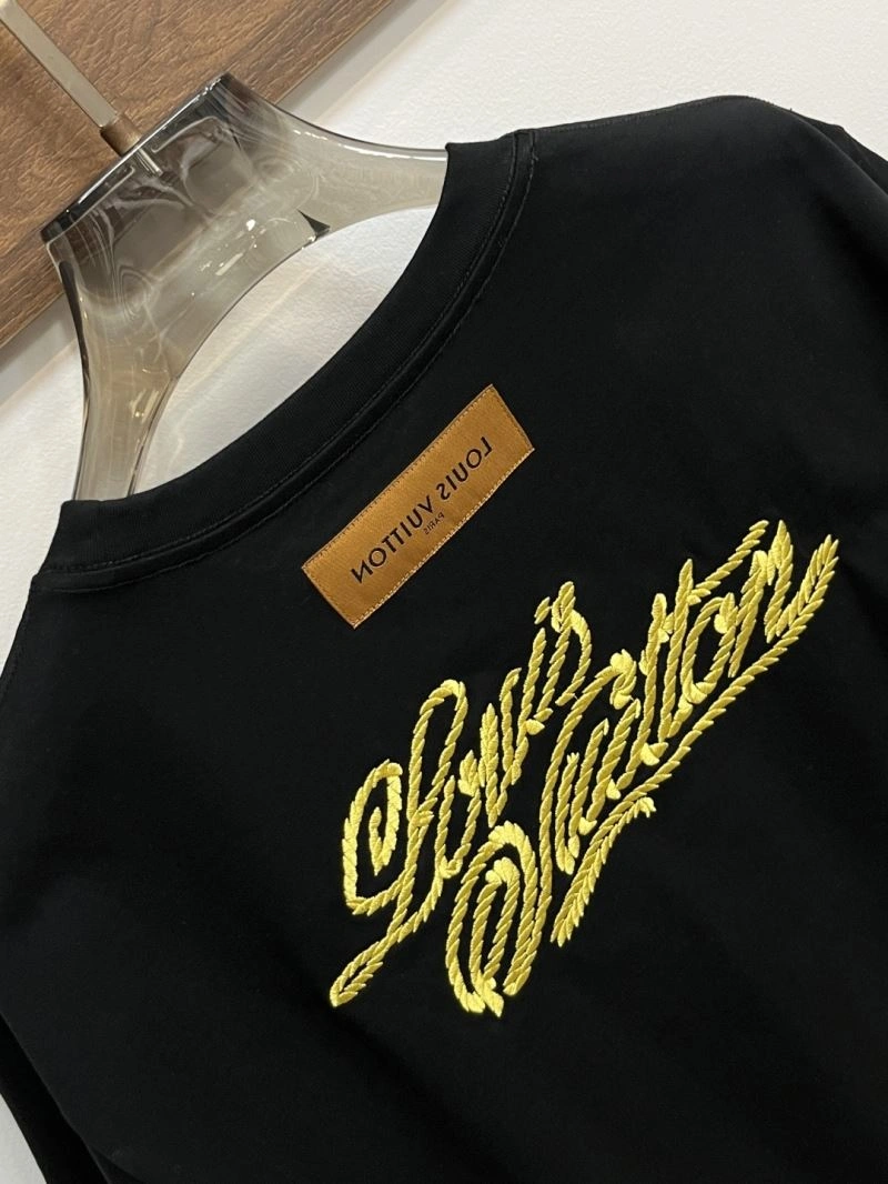 Louis Vuitton T-Shirts Sleek 134222