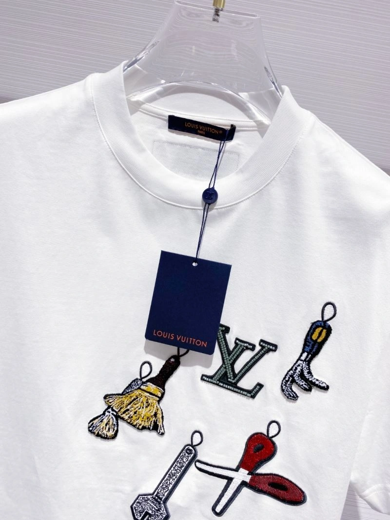 Contemporary Louis Vuitton T-Shirts 134240