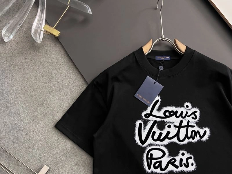 Louis Vuitton T-Shirts WrinkleFree 134173