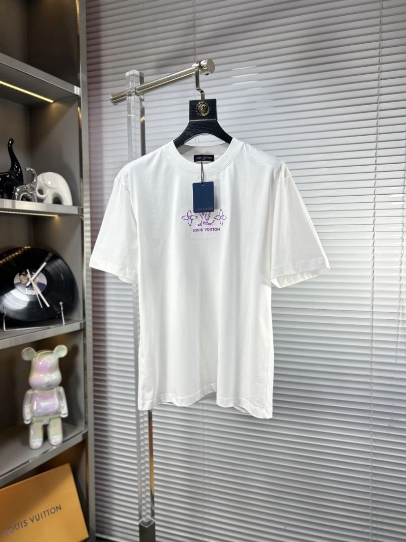 Louis Vuitton T-Shirts Elegant 134168