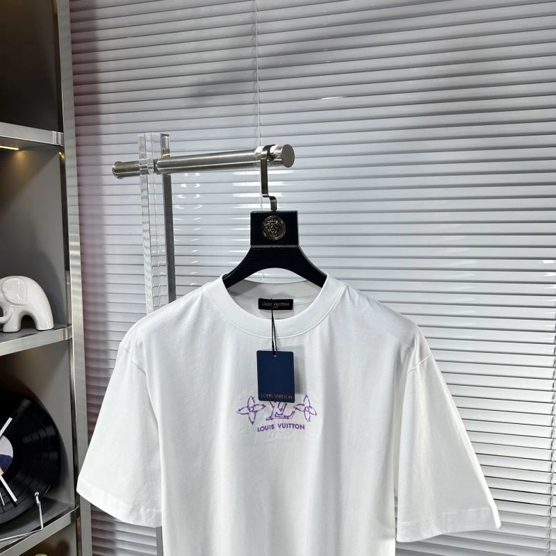 Louis Vuitton T-Shirts Elegant 134168