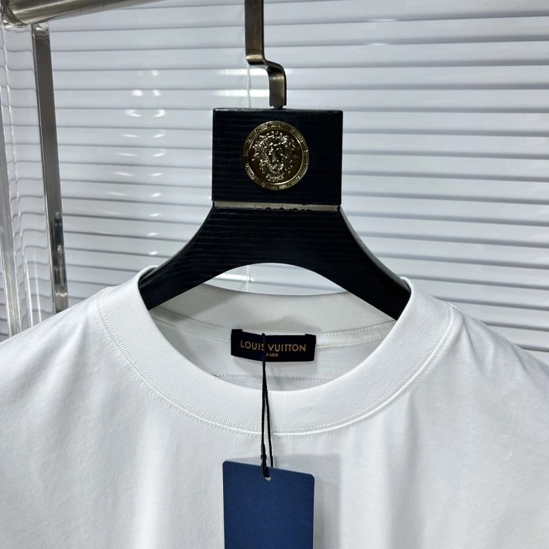 Louis Vuitton T-Shirts Elegant 134168