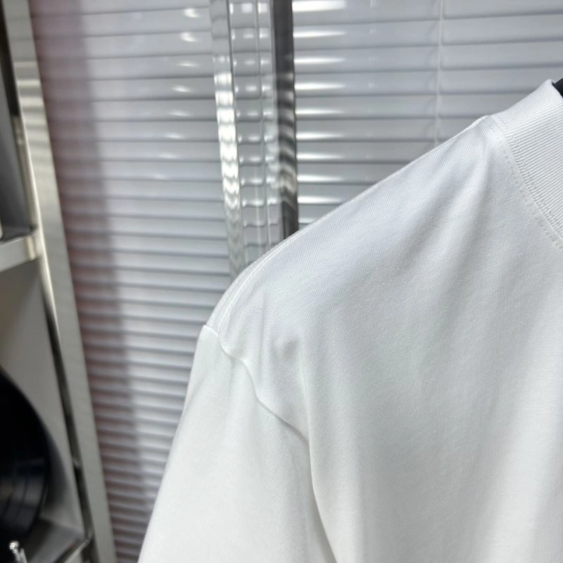 Louis Vuitton T-Shirts Elegant 134168