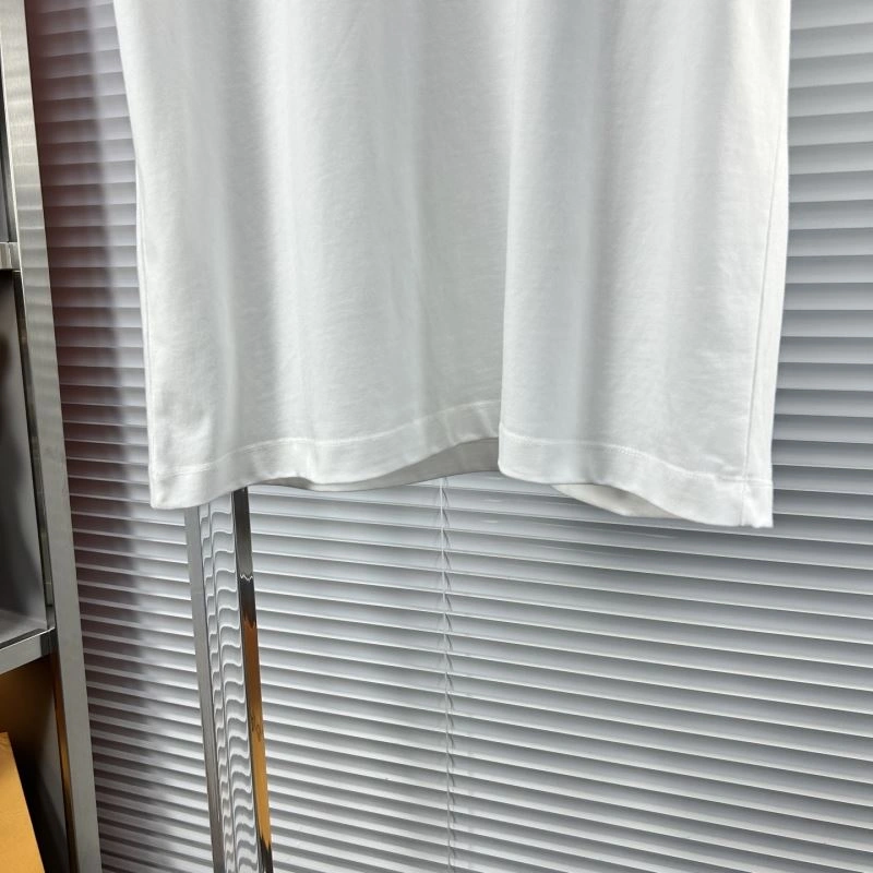 Louis Vuitton T-Shirts Elegant 134168