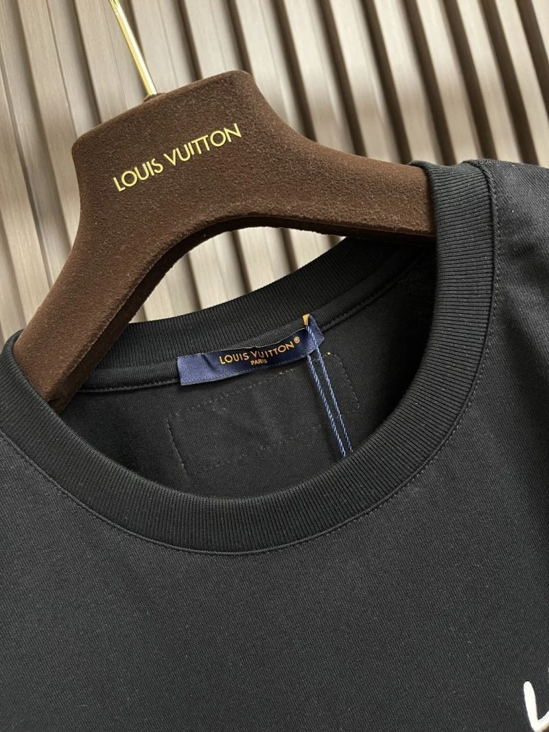 Louis Vuitton T-Shirts Neat 134156