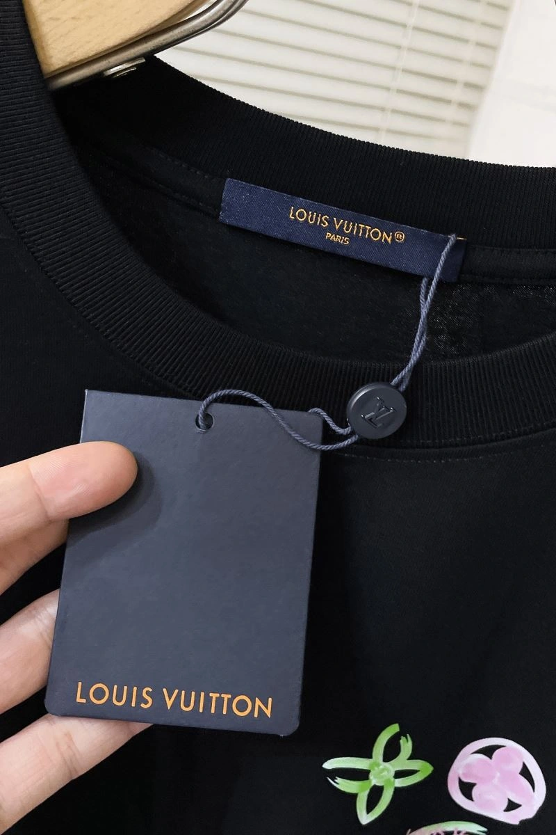 Louis Vuitton T-Shirts Lightweight 134133