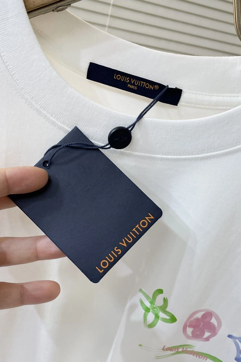 Louis Vuitton T-Shirts Vibrant 134134