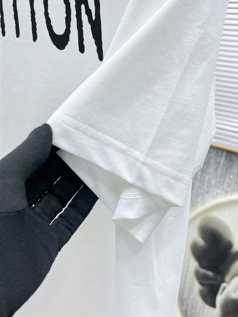 Trendsetting Louis Vuitton T-Shirts 134129