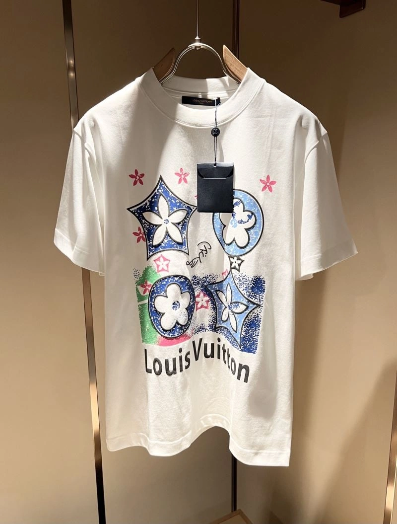 Stylish Louis Vuitton T-Shirts 134137